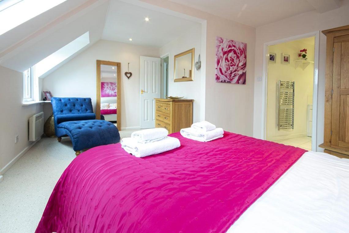 Isis Lakes 84 - Tortola Lodge South Cerney Bagian luar foto
