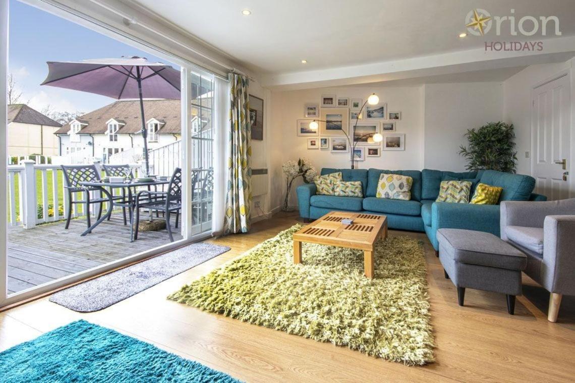 Isis Lakes 84 - Tortola Lodge South Cerney Bagian luar foto