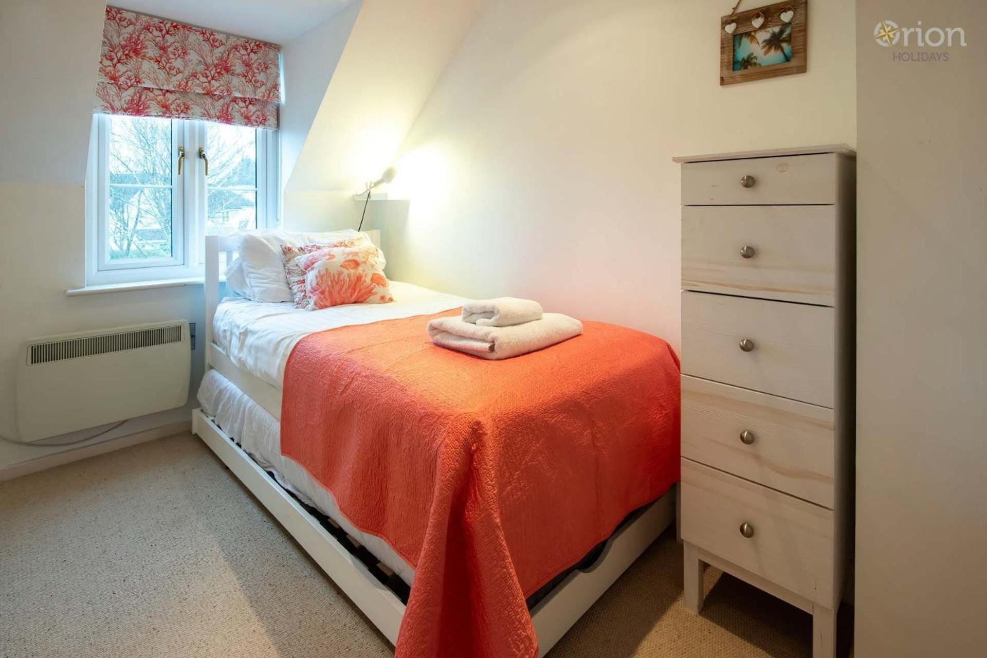 Isis Lakes 84 - Tortola Lodge South Cerney Bagian luar foto